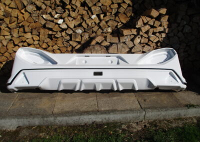 zadní nárazník č. P35 – KNAUS SPORT, rok 2021, délka plastu 220 cm