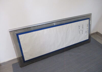 OKNO č. 607 – nové, velikost 152,5 x 63,5  (díra 145×55 cm)