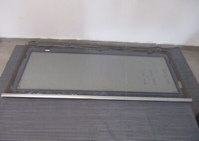 OKNO č. 607 – nové, velikost 152,5 x 63,5  (díra 145×55 cm)