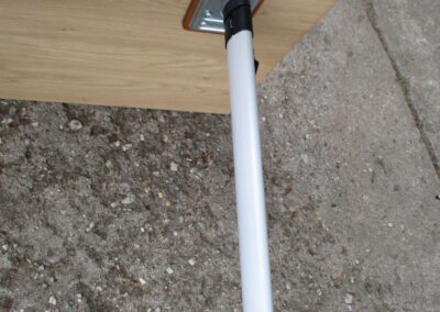 N09 – závěsný stůl s nohou č. 14 (120 x 70 cm)