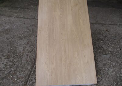 N09 – závěsný stůl s nohou č. 14 (120 x 70 cm)