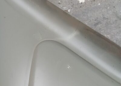 zadní nárazník č. P69 – KNAUS, rok 1998-2003, délka plastu 230 cm,