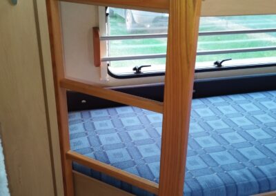KNAUS 550 FSK – pevné palandy