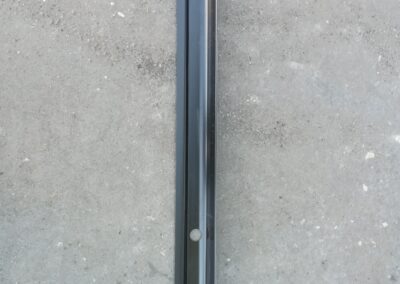 plast č. P104 – spodní lišta – DETHLEFFS, 112 x 10 cm, rok 2006-2011