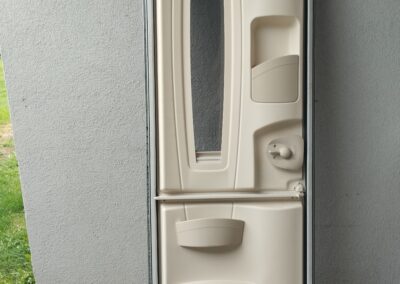 Dveře č. D 2 – pravé, HOBBY, 54,5 x 173 cm, s rámem, r. 2007-2010,