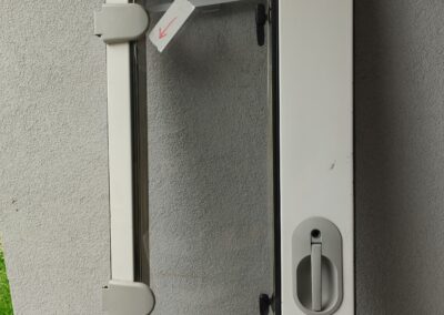 Dveře č. D 11 – levé, BURSTNER, 56 x 172 cm, prasklé otvírací okno