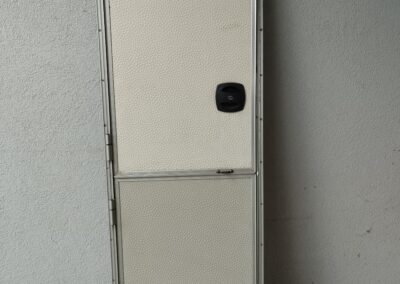 Dveře č. D 20 – levé, 50,5 cm x 164 cm, s rámem