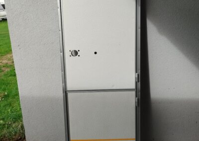 Dveře č. D 24 – pravé, KNAUS, 56 x 170 cm, s rámem
