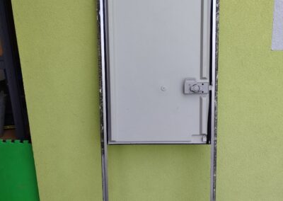 Dveře č. D 40 – pravé, horní 1/2 + rám, 56,5 x 170 cm