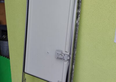 Dveře č. D 40 – pravé, horní 1/2 + rám, 56,5 x 170 cm