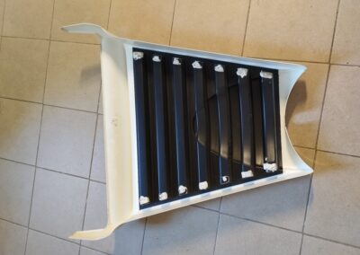 kryt na oj č. P140 – BURSTNER VENTANA 455 TS, rok 2005, délka 92 x šířka 82,5 (34) cm