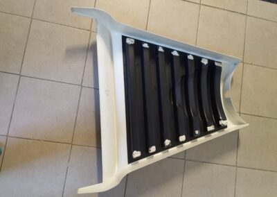 kryt na oj č. P140 – BURSTNER VENTANA 455 TS, rok 2005, délka 92 x šířka 82,5 (34) cm