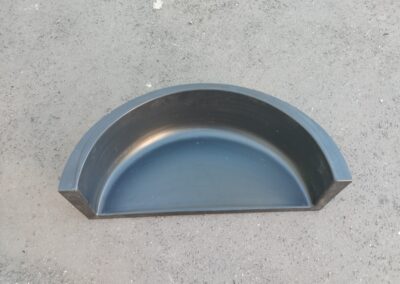 podběh ke karavanu č. P148 – výška 28,5, šířka 63 a hloubka 16 cm