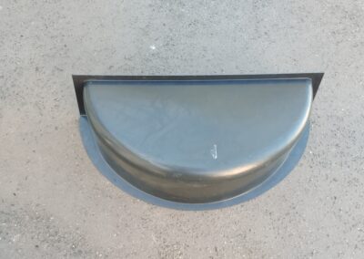 podběh ke karavanu č. P148 – výška 28,5, šířka 63 a hloubka 16 cm