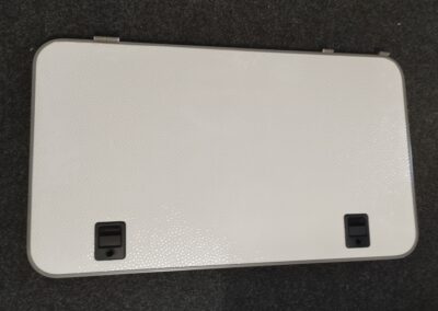 plastový kaslík (dveře) č. 2620 – bez rámu, rozměr 110 x 62,5 cm
