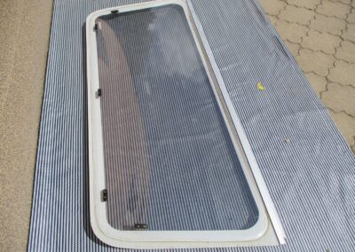Okno č. O2520 vel. 151cm (121cm) x 62cm